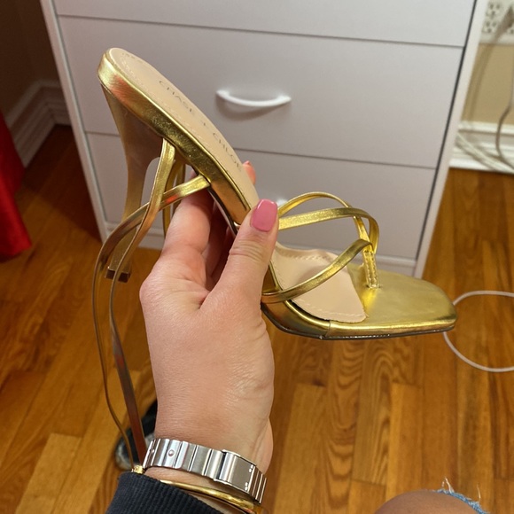 Heels - Picture 3 of 4